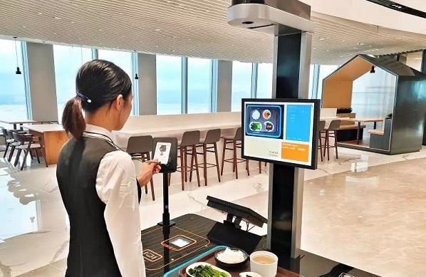走進(jìn)打造新型智慧食堂的企業(yè)！