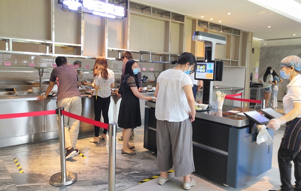 智慧食堂刷臉結(jié)算臺(tái)：人臉識(shí)別支付更加方便！